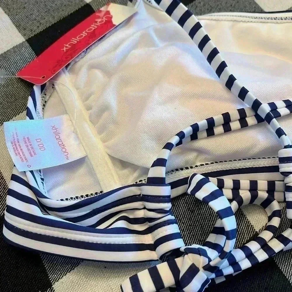 XHILARATION NEW swim top size Med D/DD CUP - Picture 2 of 3